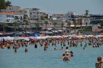 Didim’de tatilciler plajları doldurdu
