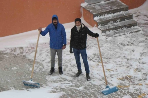 Diyadin’de kar yağışı etkili oldu
