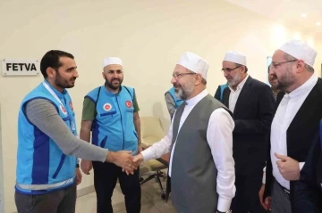 Diyanet İşleri Başkanı Erbaş, Mekke’de ekip başkanlıklarını ziyaret etti

