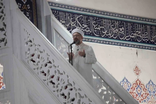 Diyanet İşleri Başkanı Erbaş: &quot;Lüks ve israfın sergilendiği, ihtiyaç sahiplerinin unutulduğu iftar sofraları kurmayalım&quot;
