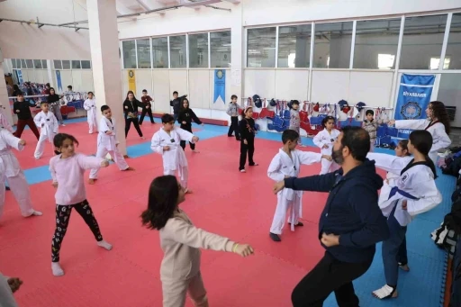 Diyarbakır Büyükşehir Belediyesinin ücretsiz spor kursları başladı
