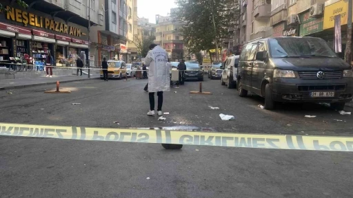 Diyarbakır’da 3 kişiyi bıçaklayan saldırgan polis tarafından etkisiz hale getirildi
