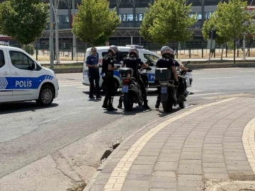 Diyarbakır’da akraba iki grup arasında tekme, yumruk, bıçak ve silahlı kavga: 2 yaralı
