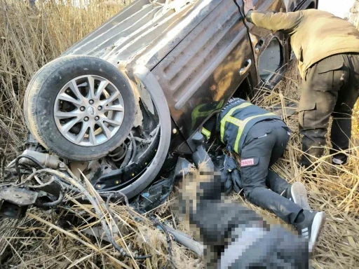 Diyarbakır’da hafif ticari araç devrildi: 1 ölü, 1 yaralı
