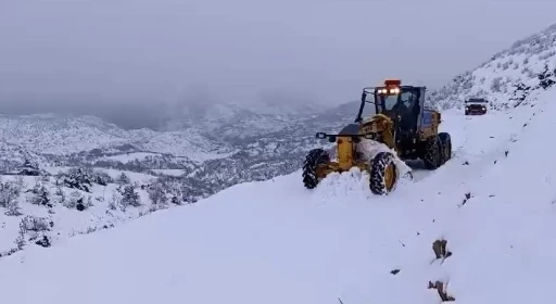 Diyarbakır’da kar nedeniyle kapanan 129 kilometrelik yol ulaşıma açıldı
