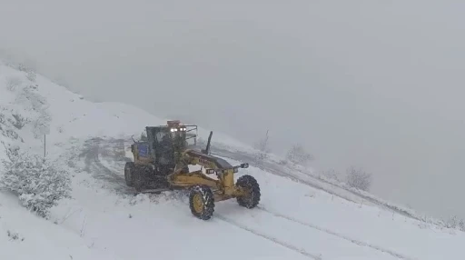 Diyarbakır’da kardan kapanan yollar ulaşıma açıldı
