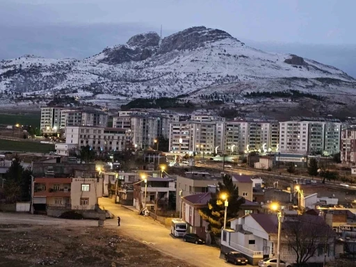 Diyarbakır’ın Ergani ve Dicle ilçelerinde kar yağdı
