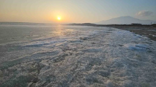 Donan kuş cenneti Arin Gölü’nde gün batımı
