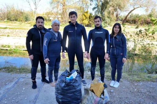 Dünya Su Günü’nde bir damla umut için daldılar, torbalar dolusu çöp çıkardılar
