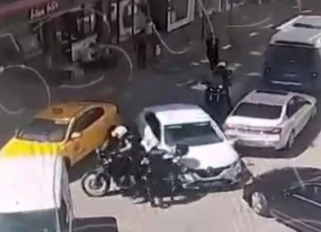 “Dur” ihtarına uymayan otomobilin çarptığı polis yaralandı
