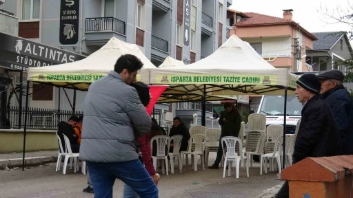 Düşen helikopterde şehit olan Astsubay İpek’in evinin önüne taziye çadırı kuruldu
