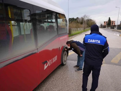 Düzce’de halk otobüslerine kış lastiği denetimi
