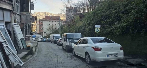 Düzensiz parklar kaza riskini artırıyor
