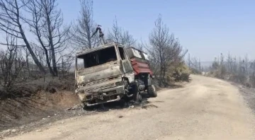 Eceabat’taki orman yangınında bir arazöz yandı
