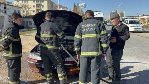 Edirne’de alev alan otomobilini gözyaşlarıyla izlediler
