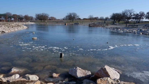 Edirne’de göletler buz tuttu
