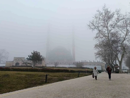 Edirne’de sis etkili oldu, görüş mesafesi düştü
