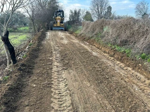 Efeler’de Tarım Yolları Genişletildi