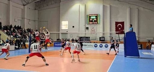 Efeler Ligi: TÜRŞAD: 1 - İstanbul Gençlik SK: 3
