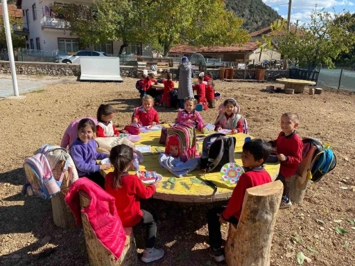 Eğirdir’de açık hava sınıfıyla doğa, eğitimle buluşuyor
