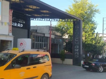 Egzozcuda eski çalışan dehşeti: 17 yaşındaki genci sırtından bıçaklayıp öldürdü
