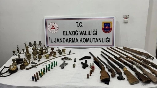 Elazığ’da 12 adet ruhsatsız silah ve 30 adet tarihi obje ele geçirildi: 2 gözaltı
