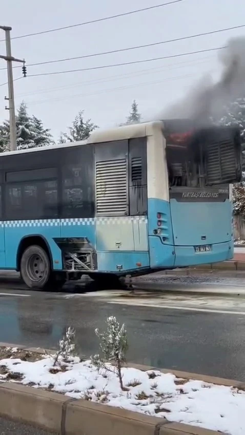 Elazığ’da belediye otobüsü alev aldı, o anlar kamerada
