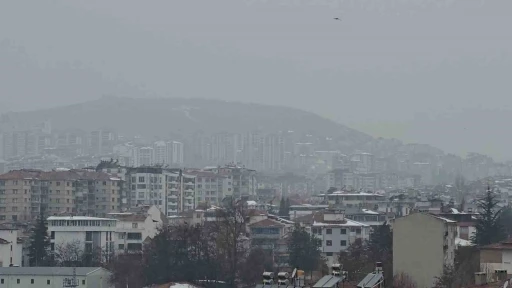 Elazığ’ın yüksek kesimlerinde sis etkili oldu
