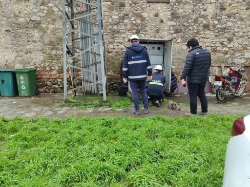 Elektrik panosundan çıkan alev paniğe neden oldu
