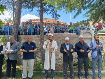 Emet Doğanlar köyünde hayır yemeği ve yağmur duası
