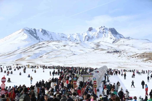 Erciyes’i 2 haftada 200 bin kişi ziyaret etti
