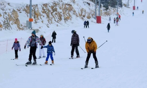 Ergan Dağı Kayak Merkezi’nde kayak sezonu sürüyor
