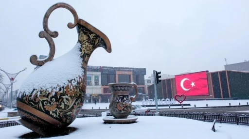 Erzincan’a kar yeniden geliyor
