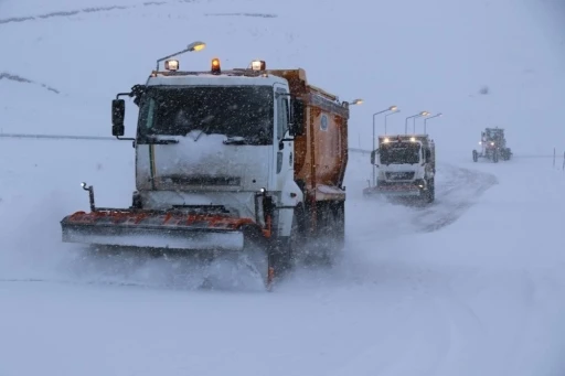 Erzincan’da kar ve tipi etkili oldu, eğitime ara verildi
