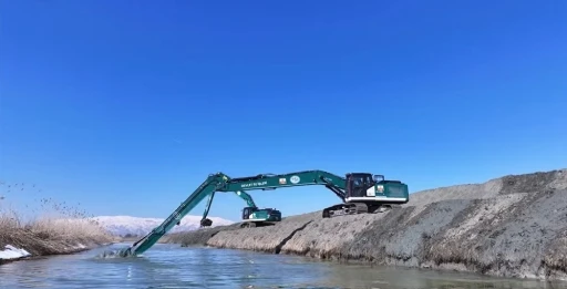 Erzincan’da tahliye kanallarında bahar temizliği
