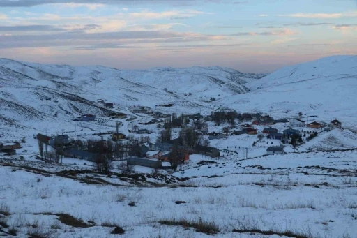 Erzincan’ın yüksek kesimlerinde kar yağışı etkili oldu
