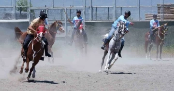 Erzurum’da ’Ata sporu’ ciritten vazgeçilmiyor
