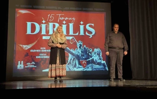 Erzurum şehir tiyatrosu  “15 Temmuz Diriliş” oyununu sahneledi
