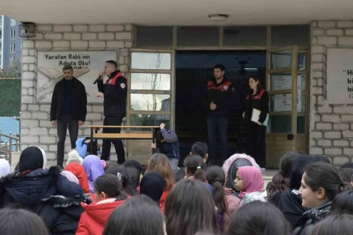 Esenyurt öğrenciler afet bilinci eğitimleri ile bilinçleniyor
