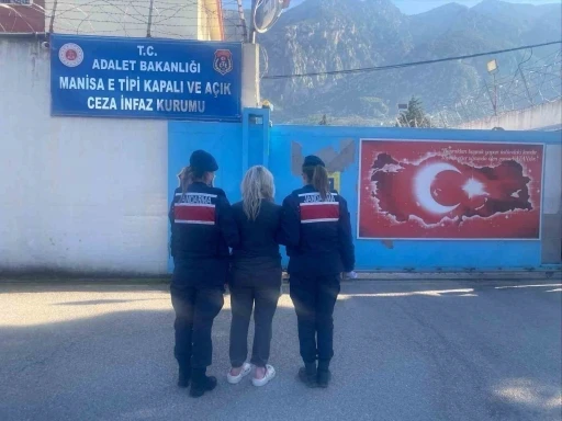 Evinde uyuşturucu maddelerle yakalanan kadın tutuklandı
