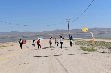 Evren Kaymakamı Kınacı öğrenciler için uçurtma şenliği düzenledi
