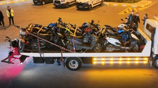 Eyüpsultan’da trafiği tehlikeye sokan 14 motosikletli yakalandı
