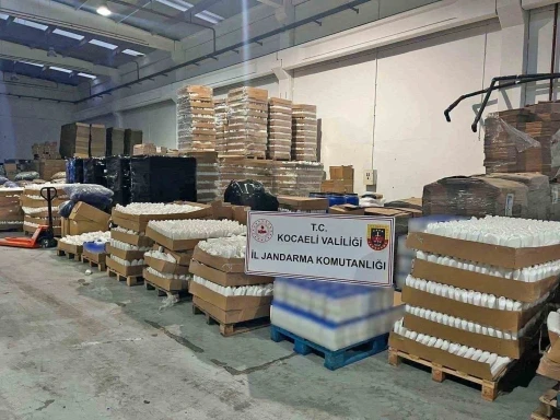 Fabrikada 100 bin kutu sahte şampuan ele geçirildi
