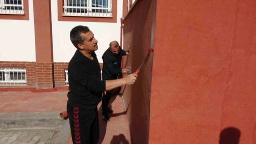 Fedakar öğretmenler ara tatili okulda çalışarak geçirdi
