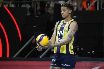 Fenerbahçe Kadın Voleybol Takımı, 4 isimle sözleşme yeniledi
