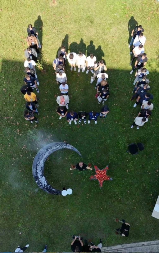 Fenomen ciğerci Cumhuriyet Bayramı’nı gençlerle kutladı
