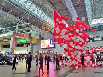 Fraport TAV Antalya Havalimanı’nda Zafer Bayramı coşkusu
