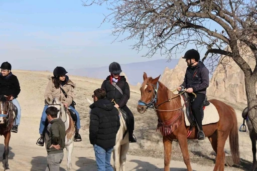 Gazeteciler Kapadokya’yı at sırtında gezdi
