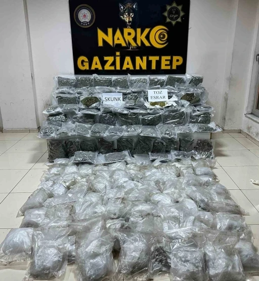 Gaziantep’te 86 kilo 650 gram skunk ve 37 kilo 200 gram metamfetamin ele geçirildi
