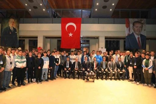 Gaziantepli öğrenciler Ahlat’ın tarihi ve kültürel alanlarını gezdi
